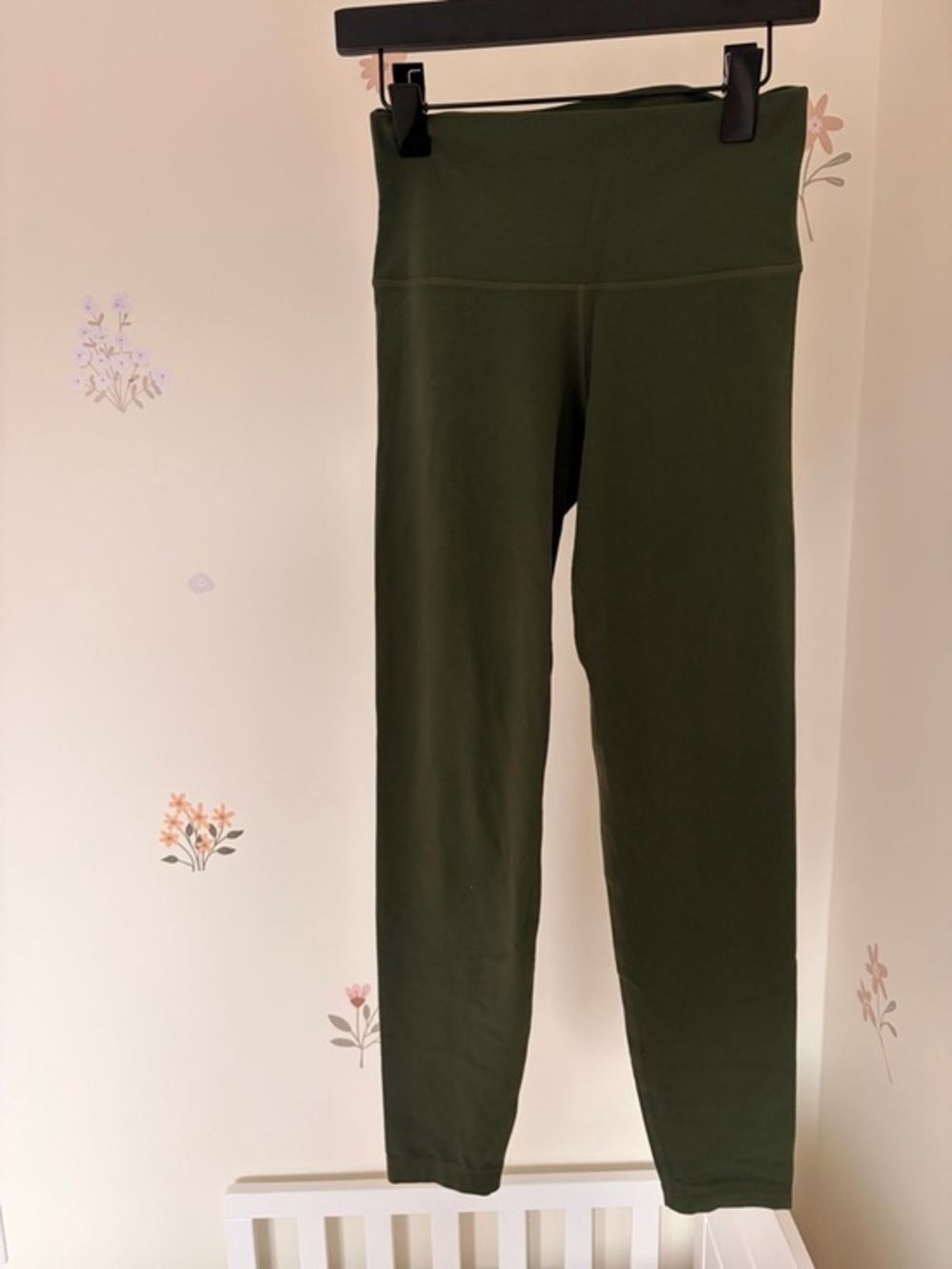 Aritzia Golden Black Active Leggings Size 4